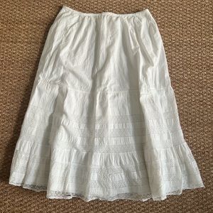 Vintage white flowy skirt